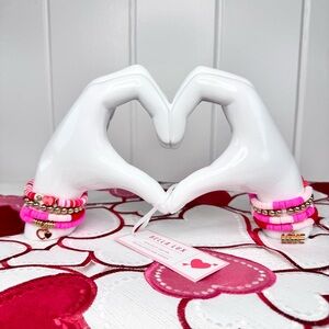 NEW Bella Lux Valentines Day Heart Shaped Hands Figurine